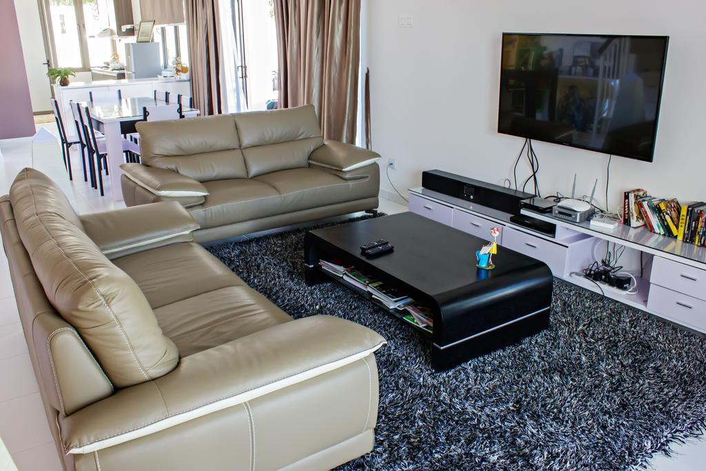R Residence Jelutong Exterior photo